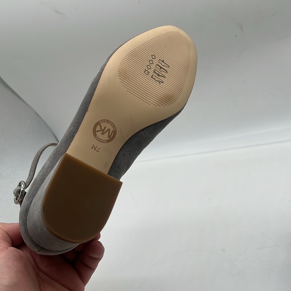 NWB Michael Kors Grey Suede Mid Pump Shoes Women's Size 7 M - Picture 8 of 8